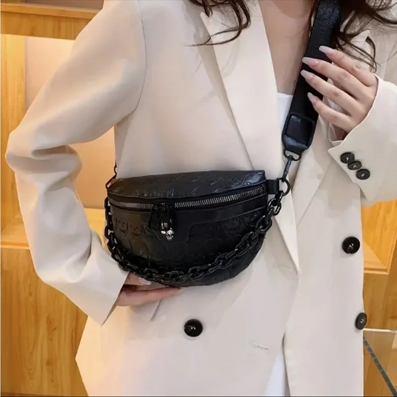 Chic Black Embossed Crossbody Bag with Chain Strap - Picture 6 of 12